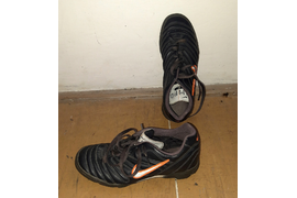 Turfy černé Nike, vel. 38,5