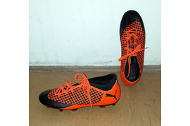 Kopačky Puma černo-oranžové, vel. 38